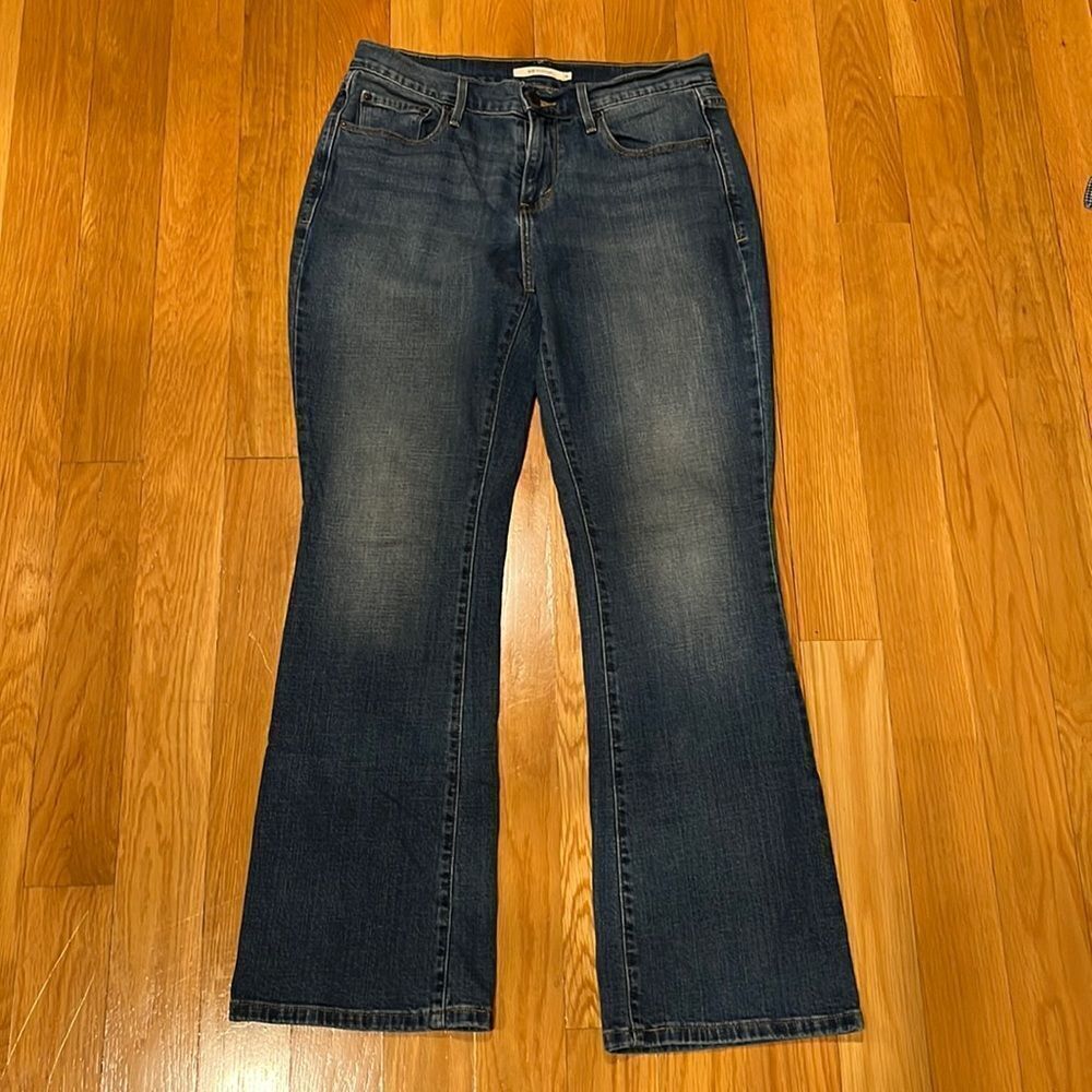 LEVI Strauss & co women’s 515 bootcut jeans size 6.